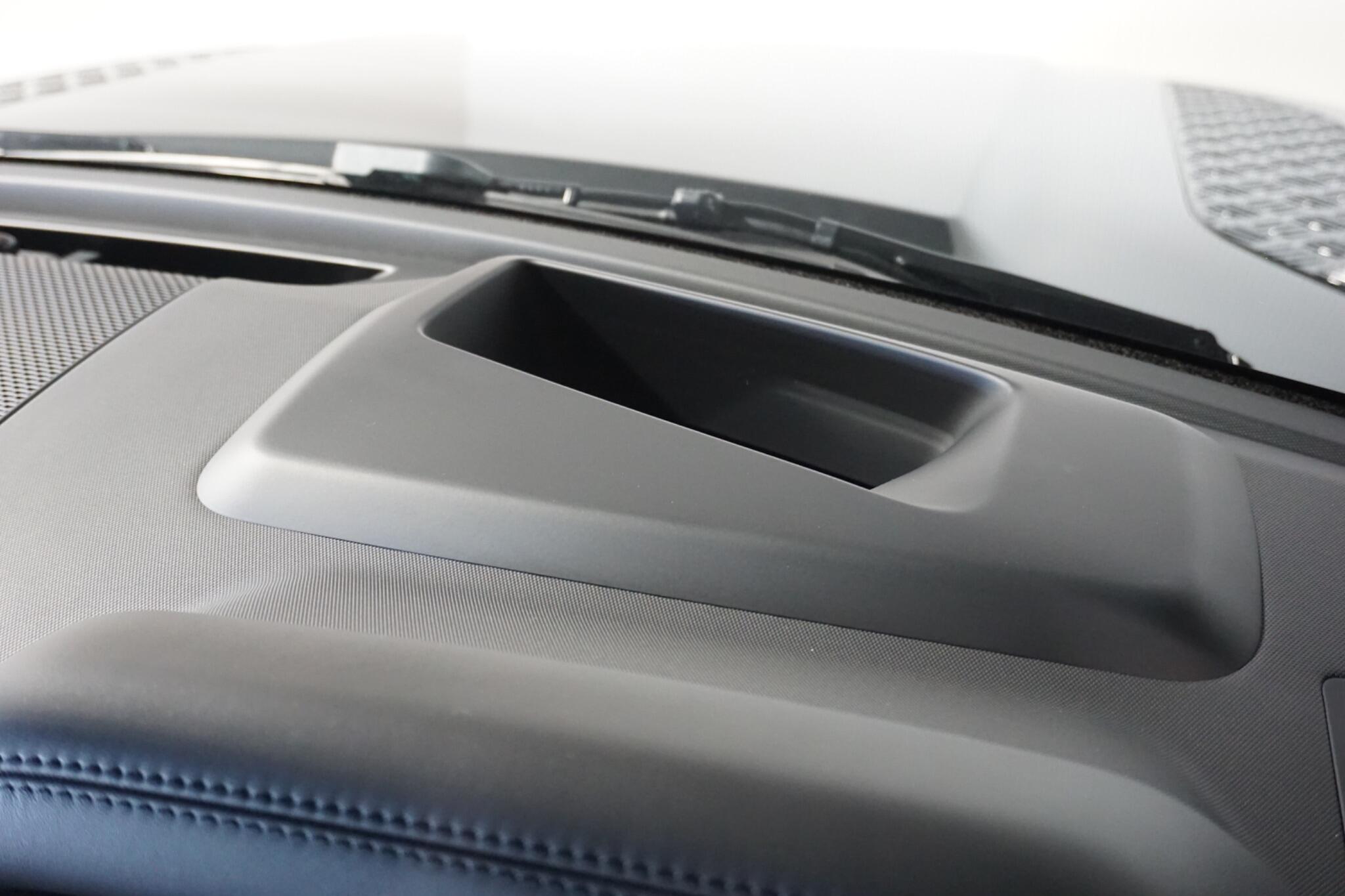 Land Rover Defender 90 3.0 D300 MHEV X-Dynamic HSE Hard Top SUV 3dr Diesel Auto 4WD SWB Euro 6 (s/s) (300 ps)